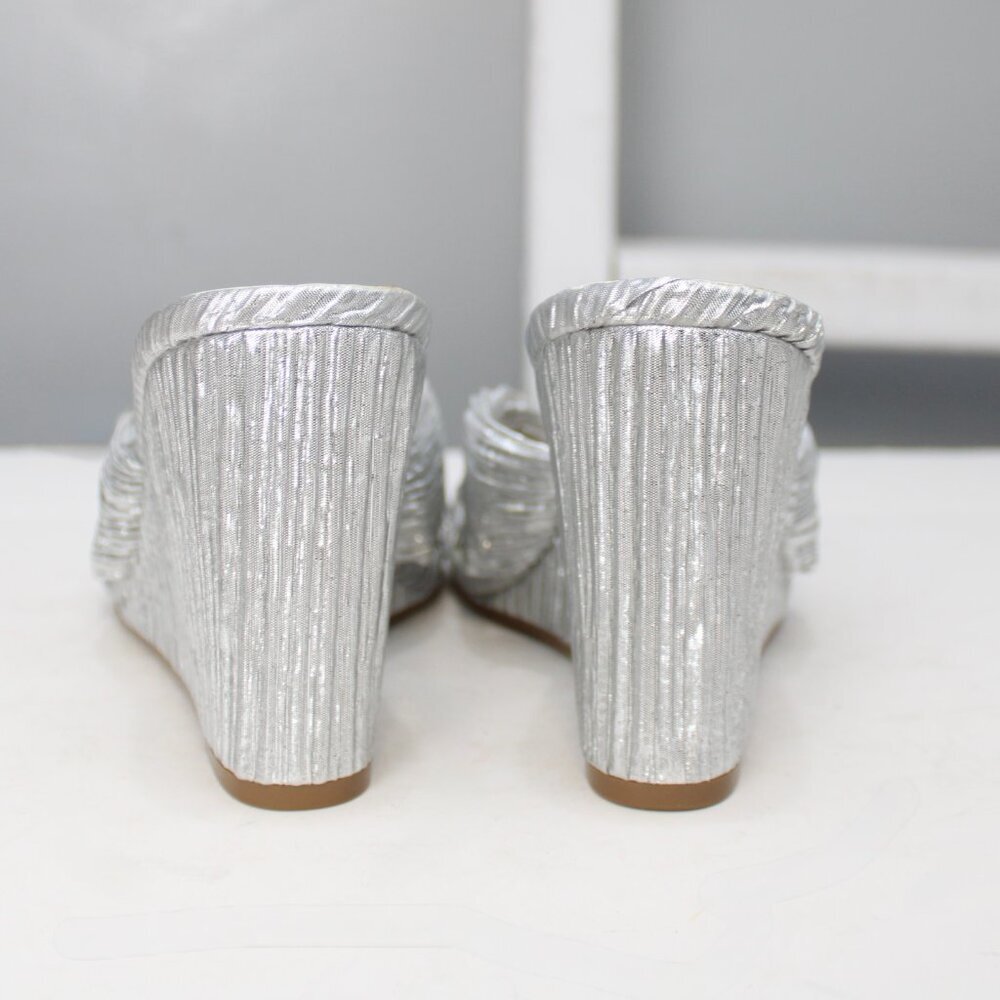 Jewel Badgley Mischka Women's Silver Metallic Hype Knot Wedge Heel Sandal Size 9 - Picture 4 of 9